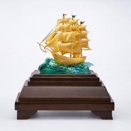 Mô hình thuyền buồm mạ vàng 12