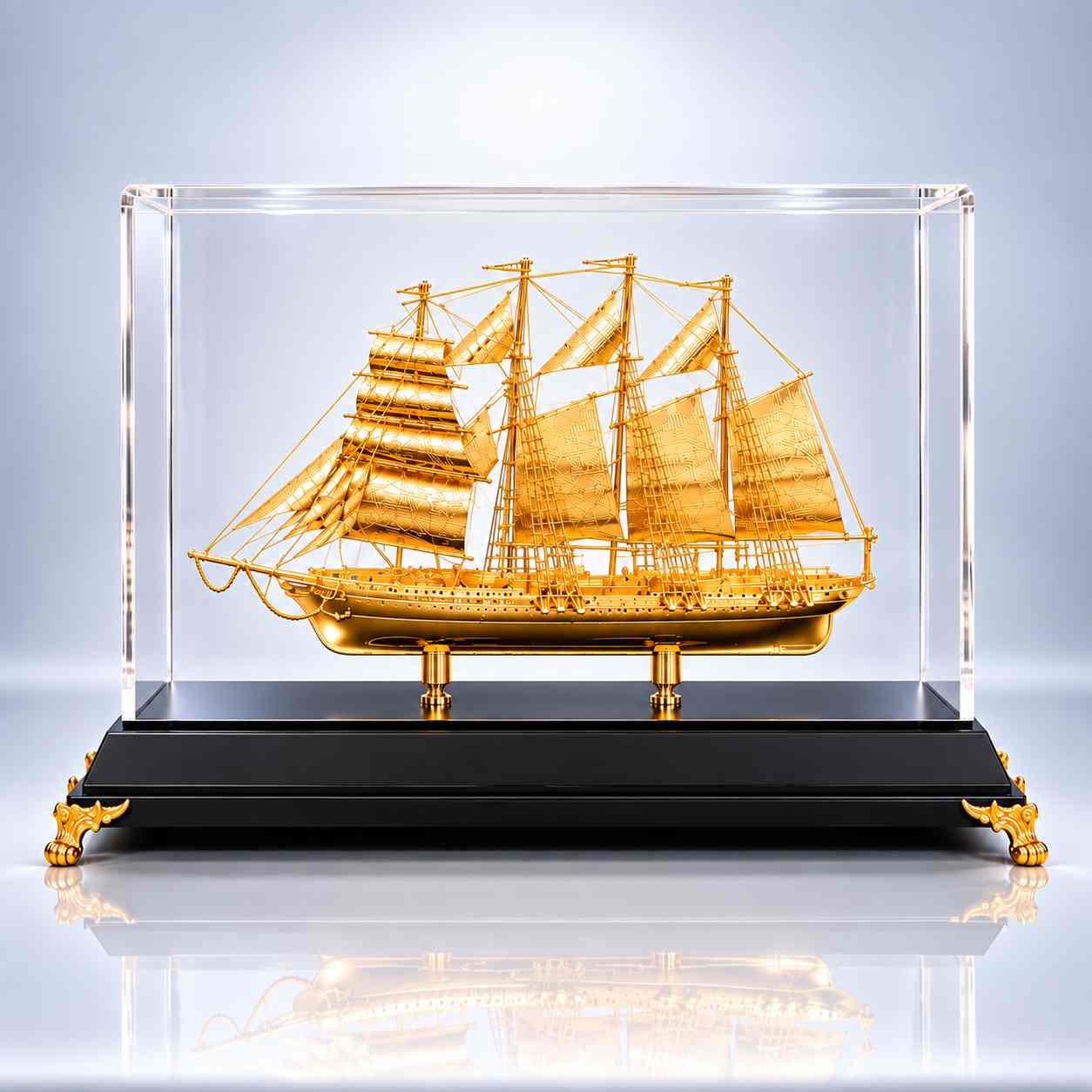 Thuyền buồm mạ vàng hút tài lộc