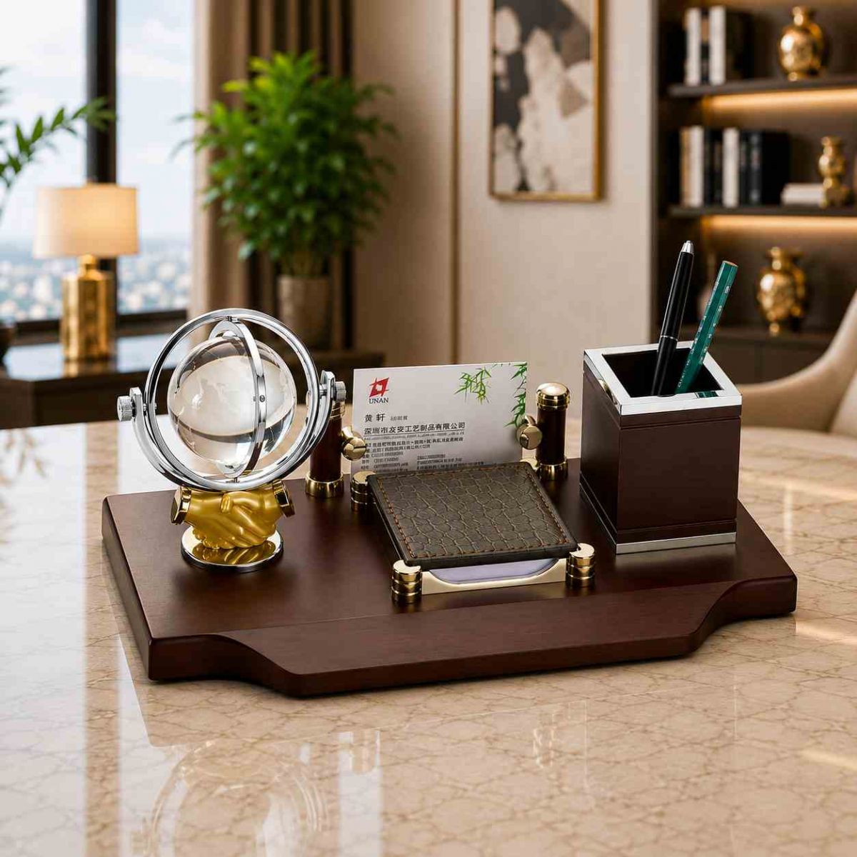 Bộ quà tặng để bàn cao cấp gồm quả cầu pha lê, hộp đựng bút, khay danh thiếp trên đế gỗ sang trọng.