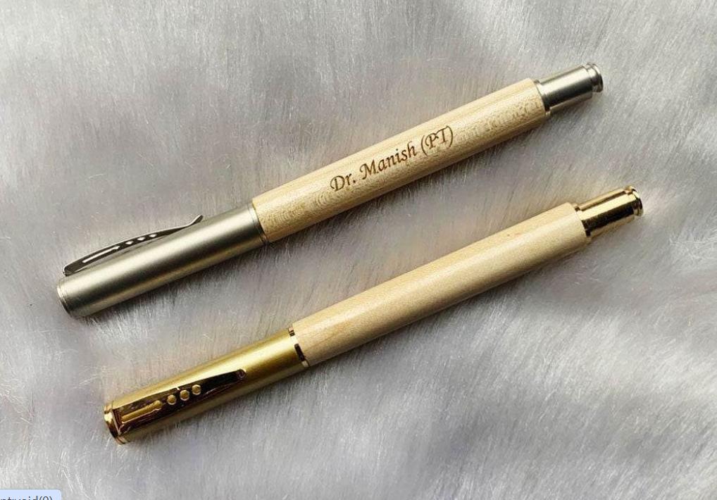 Hình ảnh bút ký gỗ khắc tên theo yêu cầu