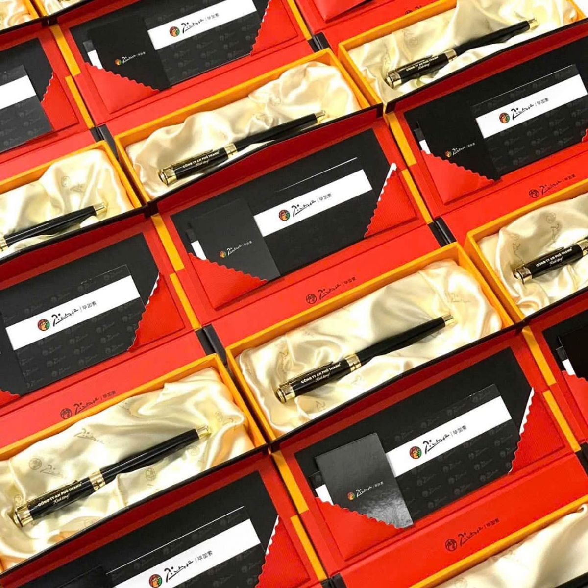 Bút ký khắc tên picasso