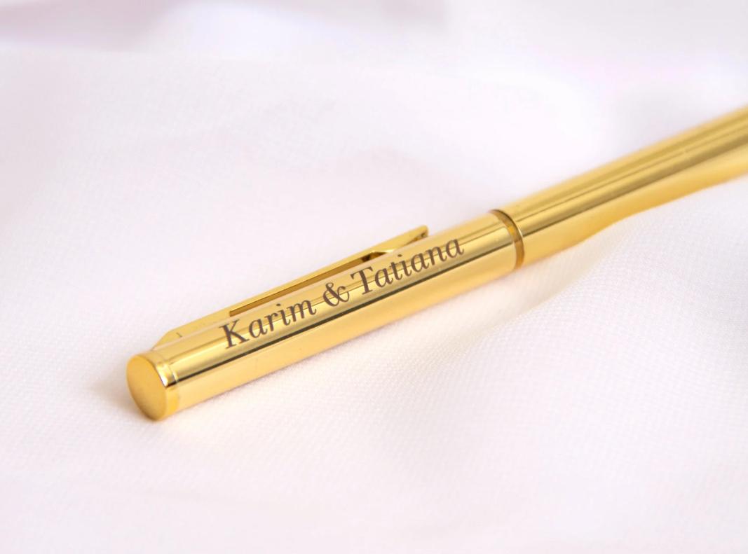 Hình ảnh bút ký mạ vàng khắc tên  