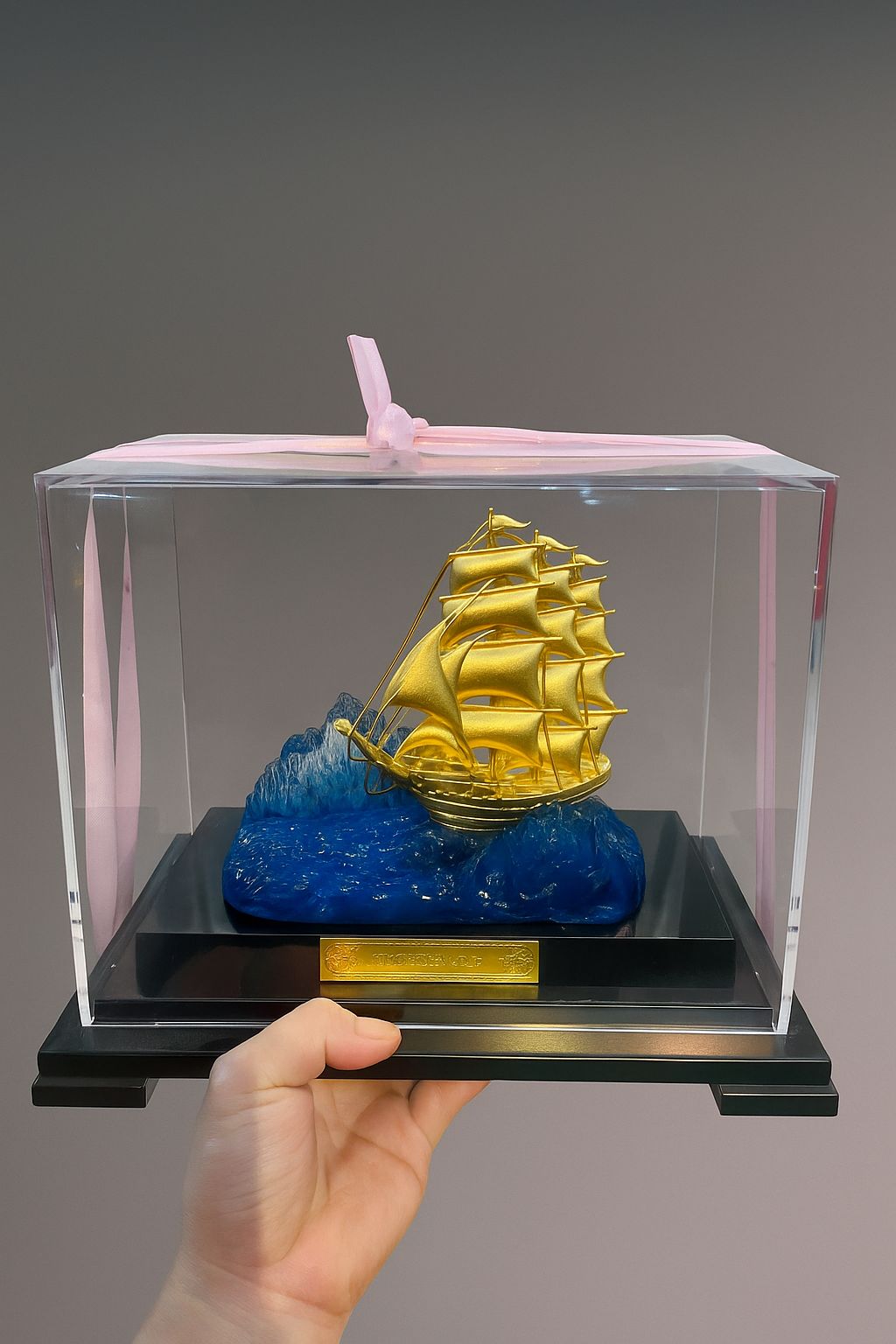 Mô hình thuyền buồm mạ vàng 24k - quà tặng vip 01