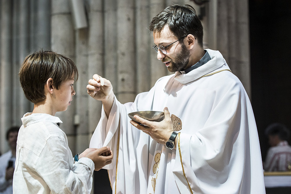 Những lời chúc dành cho linh mục ý nghĩa, trang trọng và đầy xúc cảm nhất