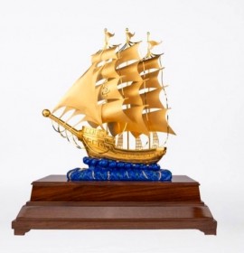 Mô hình thuyền buồm tặng sếp mạ vàng 13