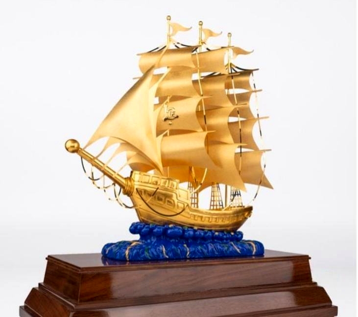 Thuyền buồm phong thủy dát vàng 24K cao cấp biểu tượng thuận buồm xuôi gió tài lộc