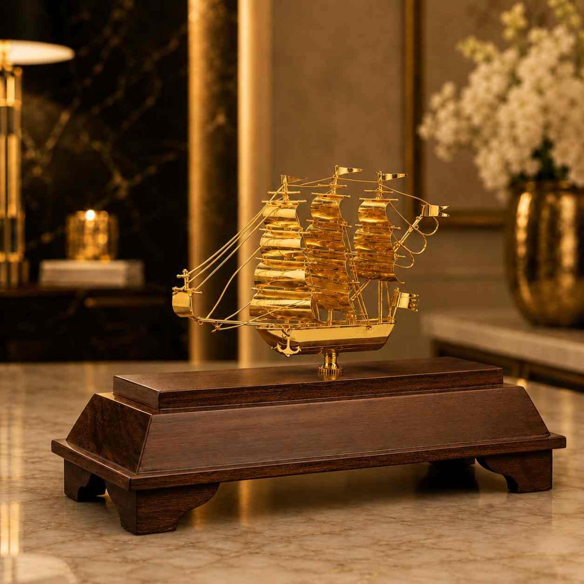 thuyền buồm phong thuỷ mạ vàng