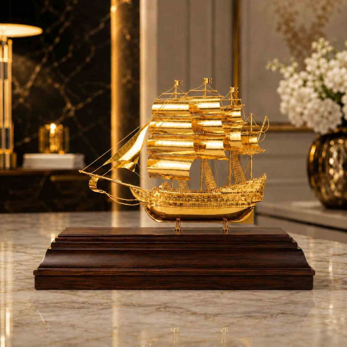 thuyền buồm mạ vàng cao cấp
