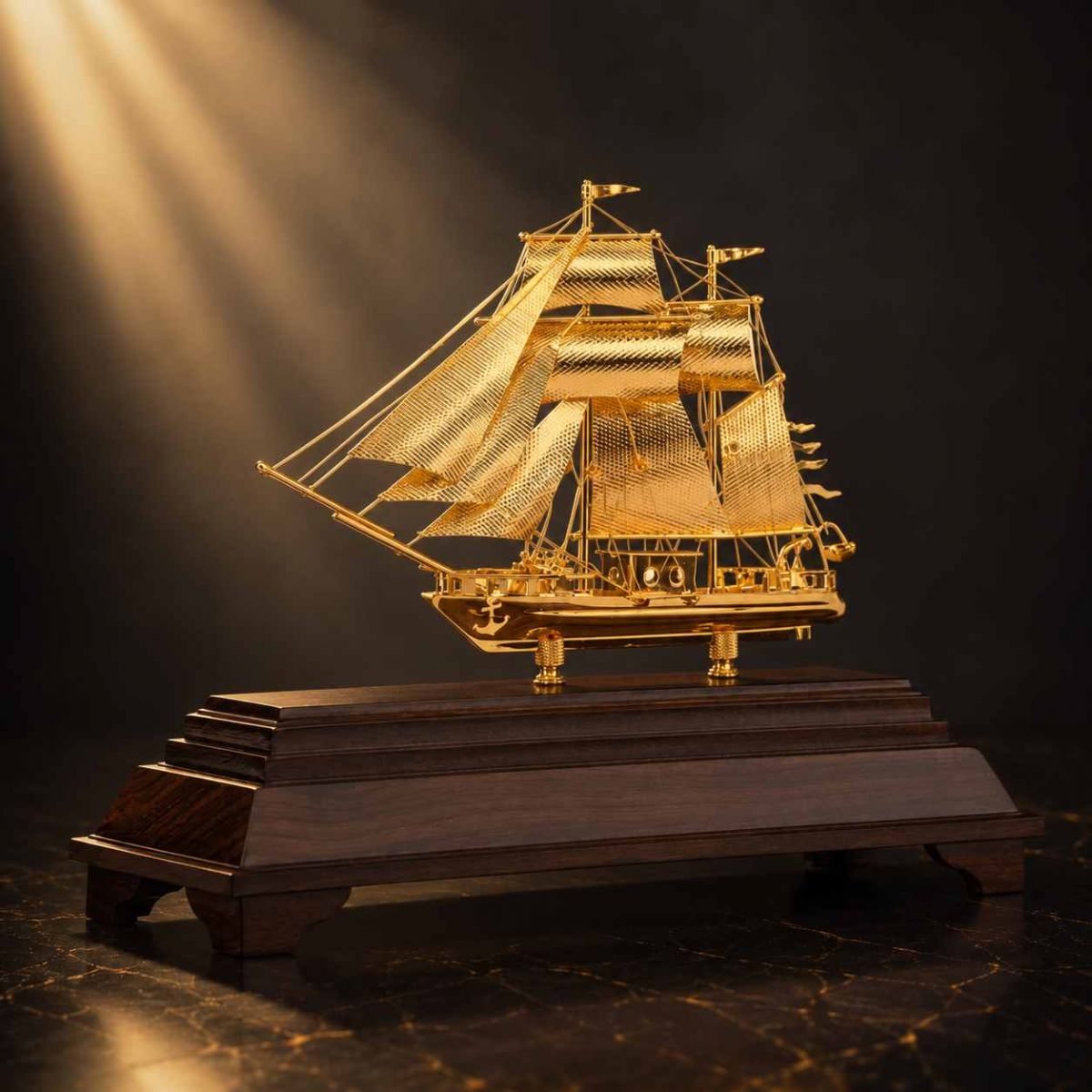 Mô hình thuyền buồm mạ vàng 24k