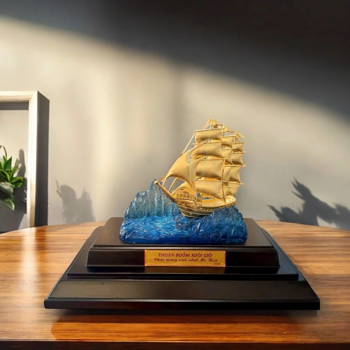 Cách bài trí Mô hình thuyền buồm phong thuỷ mạ vàng 24k - 01 Cách bài trí Mô hình thuyền buồm phong thuỷ mạ vàng 24k - 01
