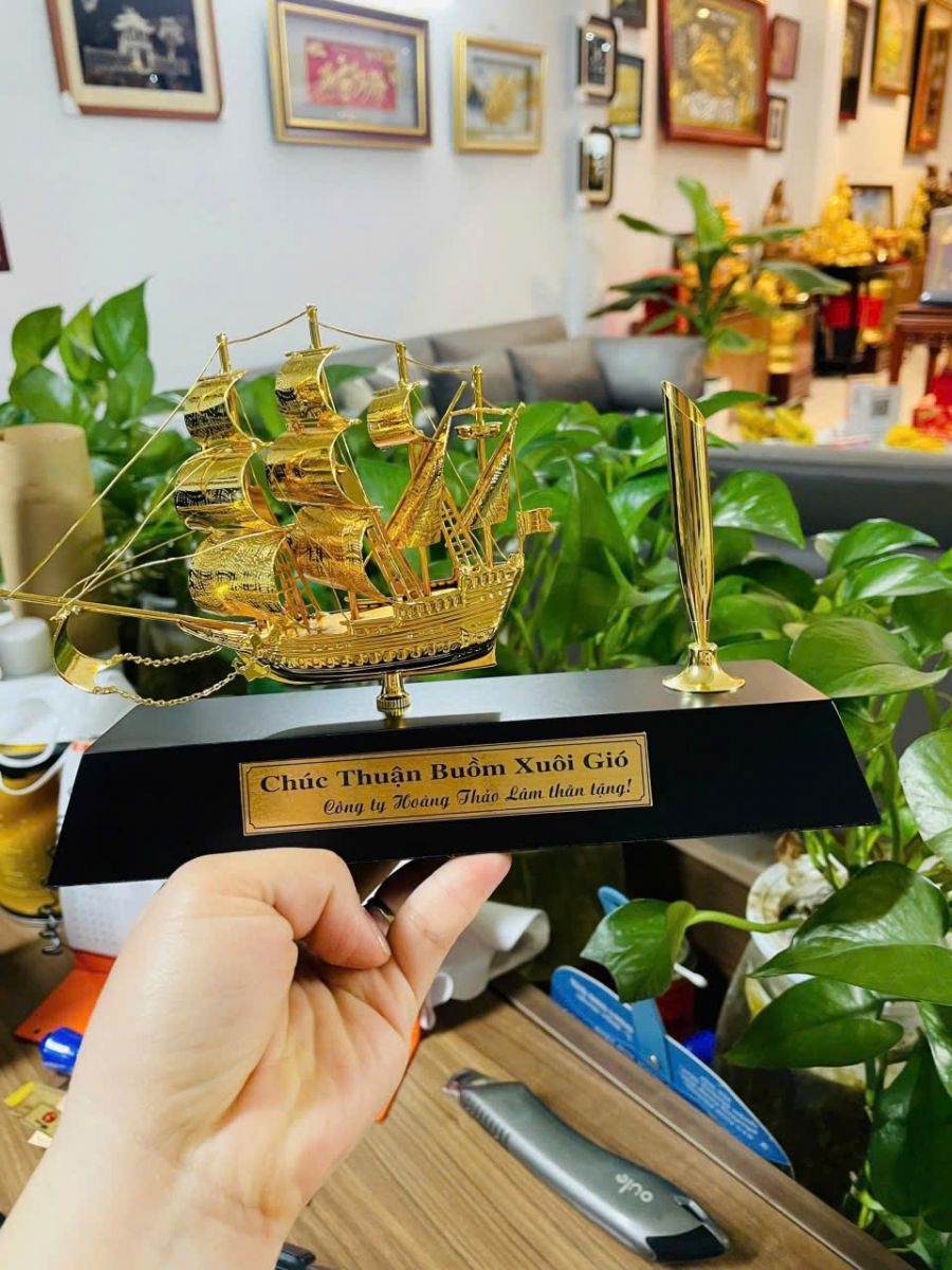Mô hình thuyền buồm mạ vàng 24k tại Đà Nẵng