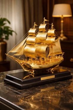 Vì sao doanh nhân thích trưng bày mô hình thuyền buồm mạ vàng?