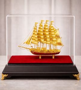 Mô hình thuyền buồm mạ vàng cỡ trung MS 01