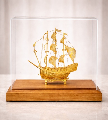 Mô hình thuyền buồm bạc mạ vàng 24k
