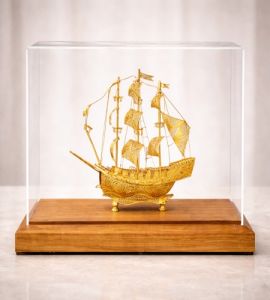 Mô hình thuyền buồm bạc mạ vàng 24k