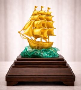 Mô hình thuyền buồm mạ vàng 12