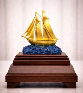 Thuyền buồm mạ vàng 24k