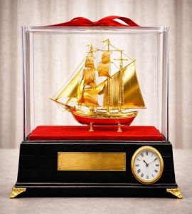 Mô hình thuyền buồm phong thuỷ mạ vàng 24k - 02