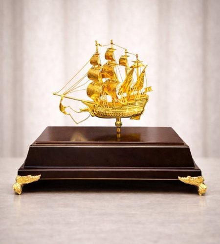 Mô hình thuyền buồm phong thuỷ mạ vàng 24k - 04 
