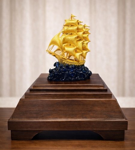 Mô hình thuyền buồm phong thuỷ mạ vàng 24k -05