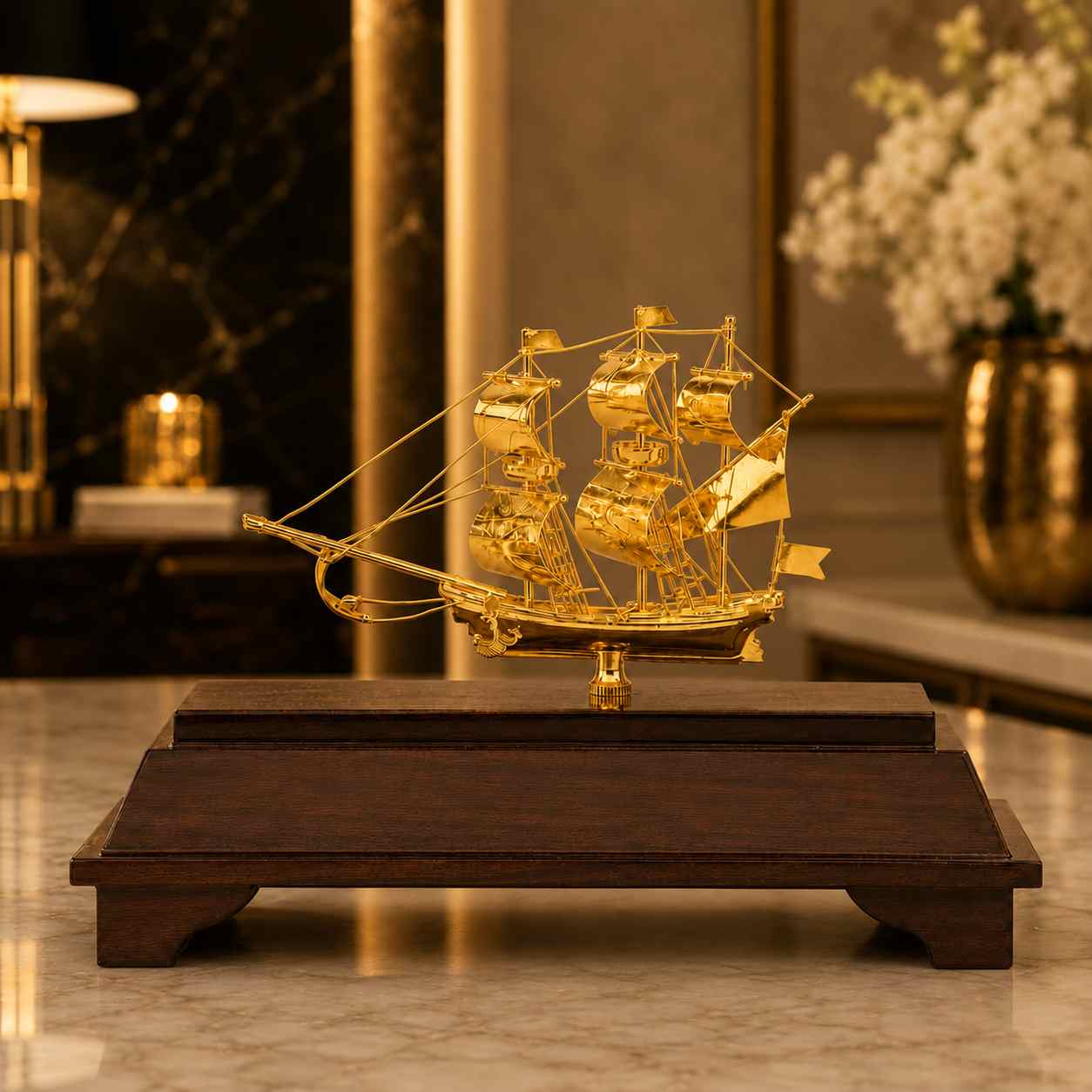 Mô hình thuyền buồm mạ vàng quà tặng tân gia
