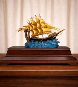 Mô hình thuyền buồm phong thuỷ mạ vàng 24k - 11
