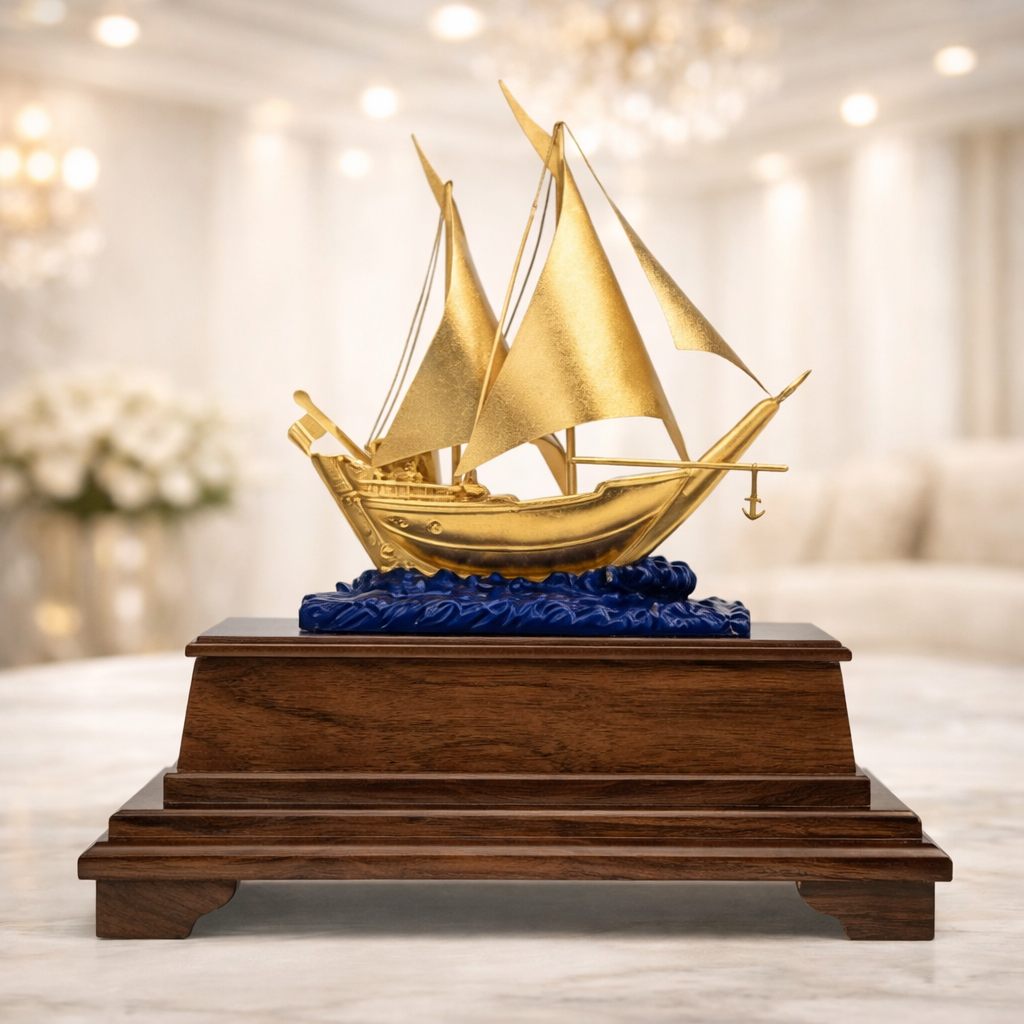 Mô hình thuyền buồm phong thuỷ mạ vàng 24K – 12  quà tặng cao cấp