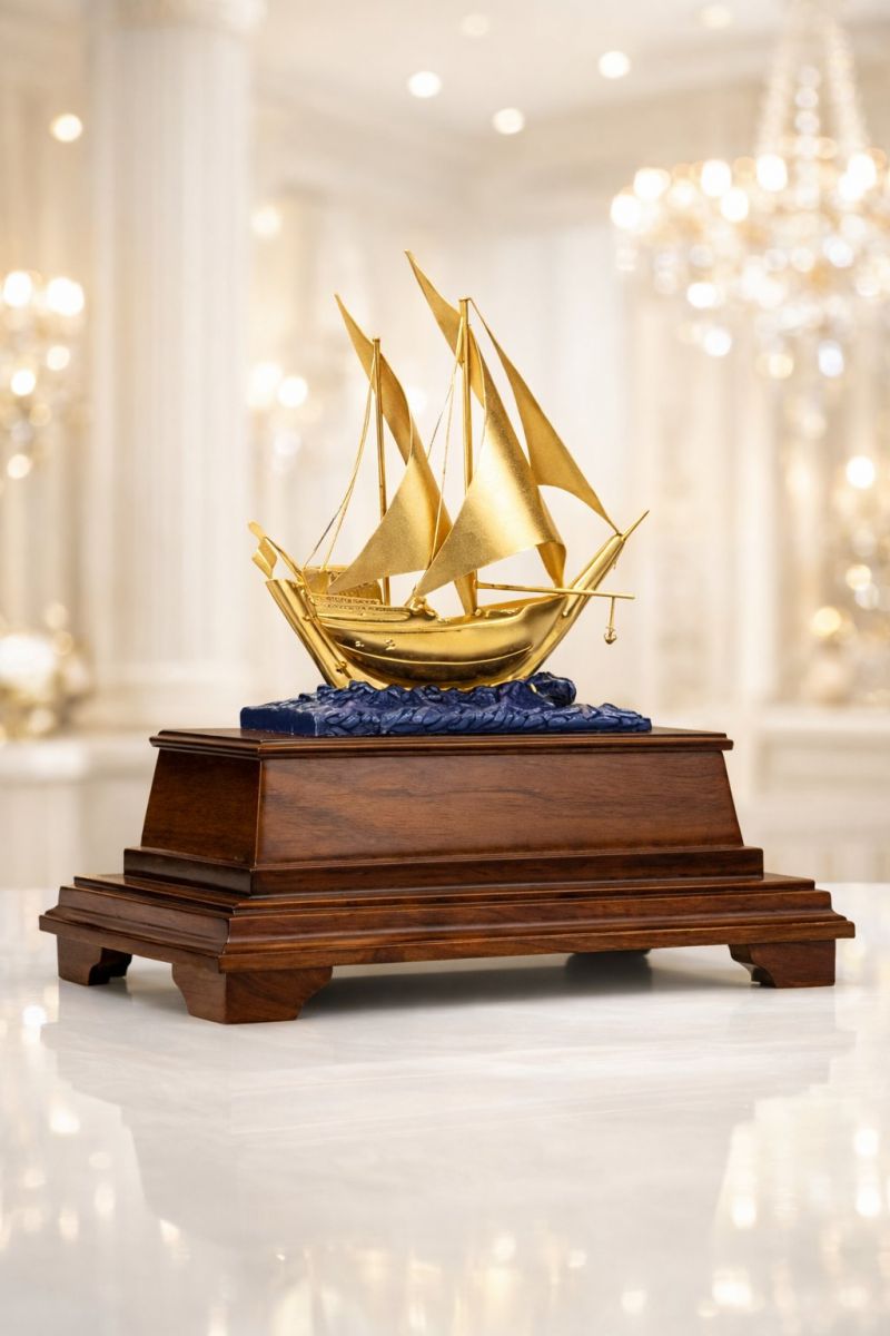 Mô hình thuyền buồm phong thuỷ mạ vàng 24K – 12 có thiết kế sang trọng tinh tế