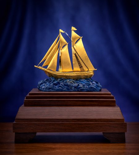 Thuyền buồm mạ vàng 24k