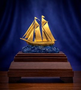 Thuyền buồm mạ vàng 24k