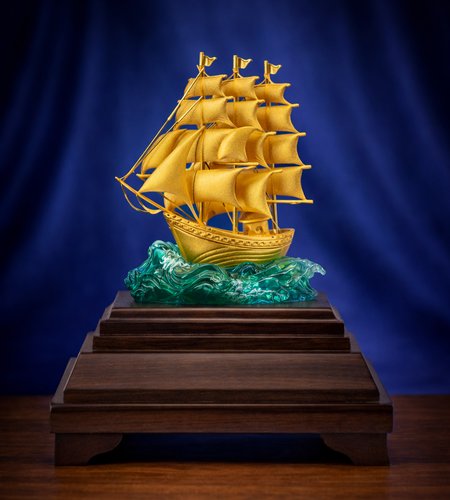 Mô hình thuyền buồm mạ vàng 12