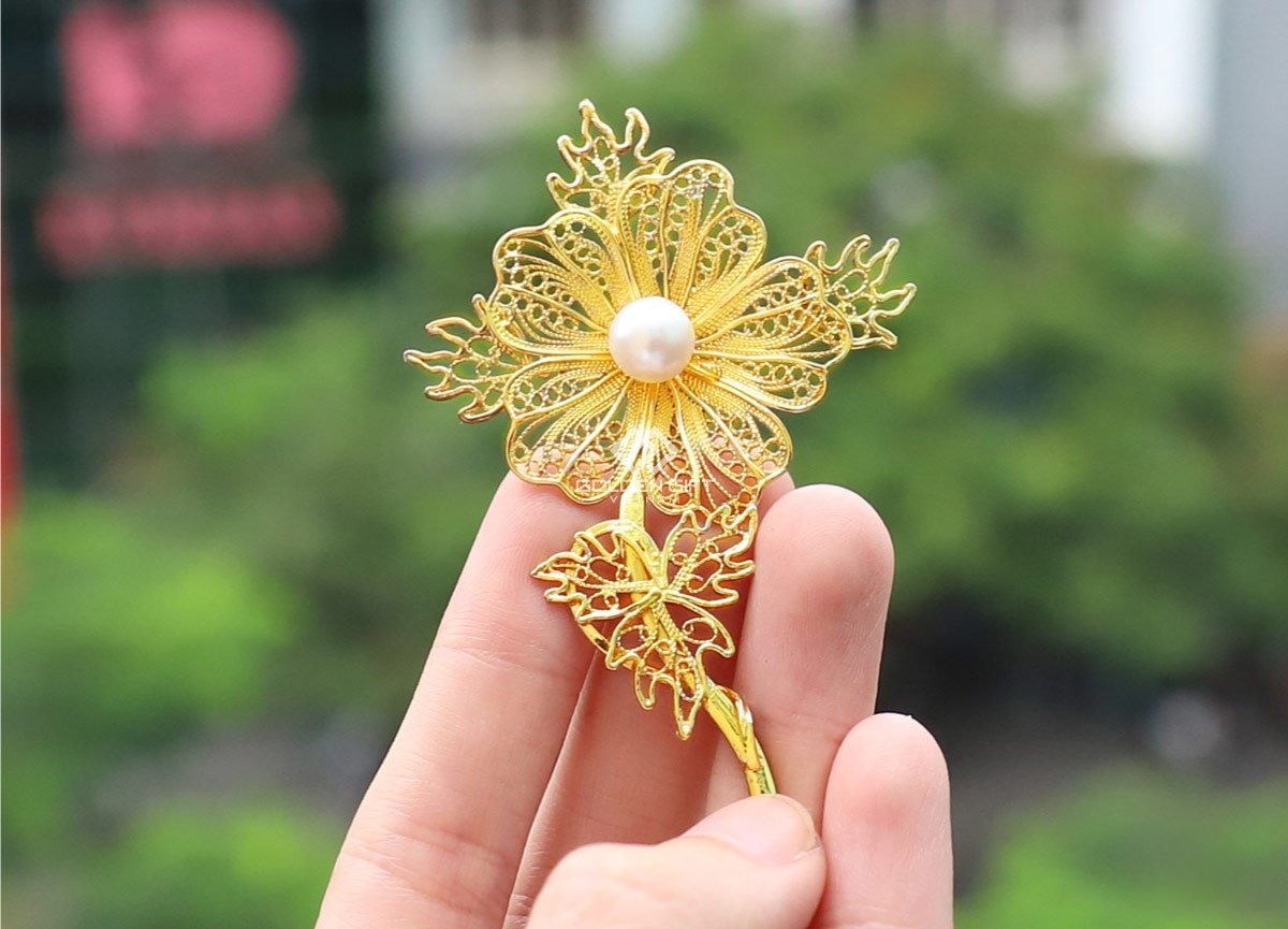 Hình ảnh quà tặng bông hoa mạ vàng Hình ảnh quà tặng bông hoa mạ vàng