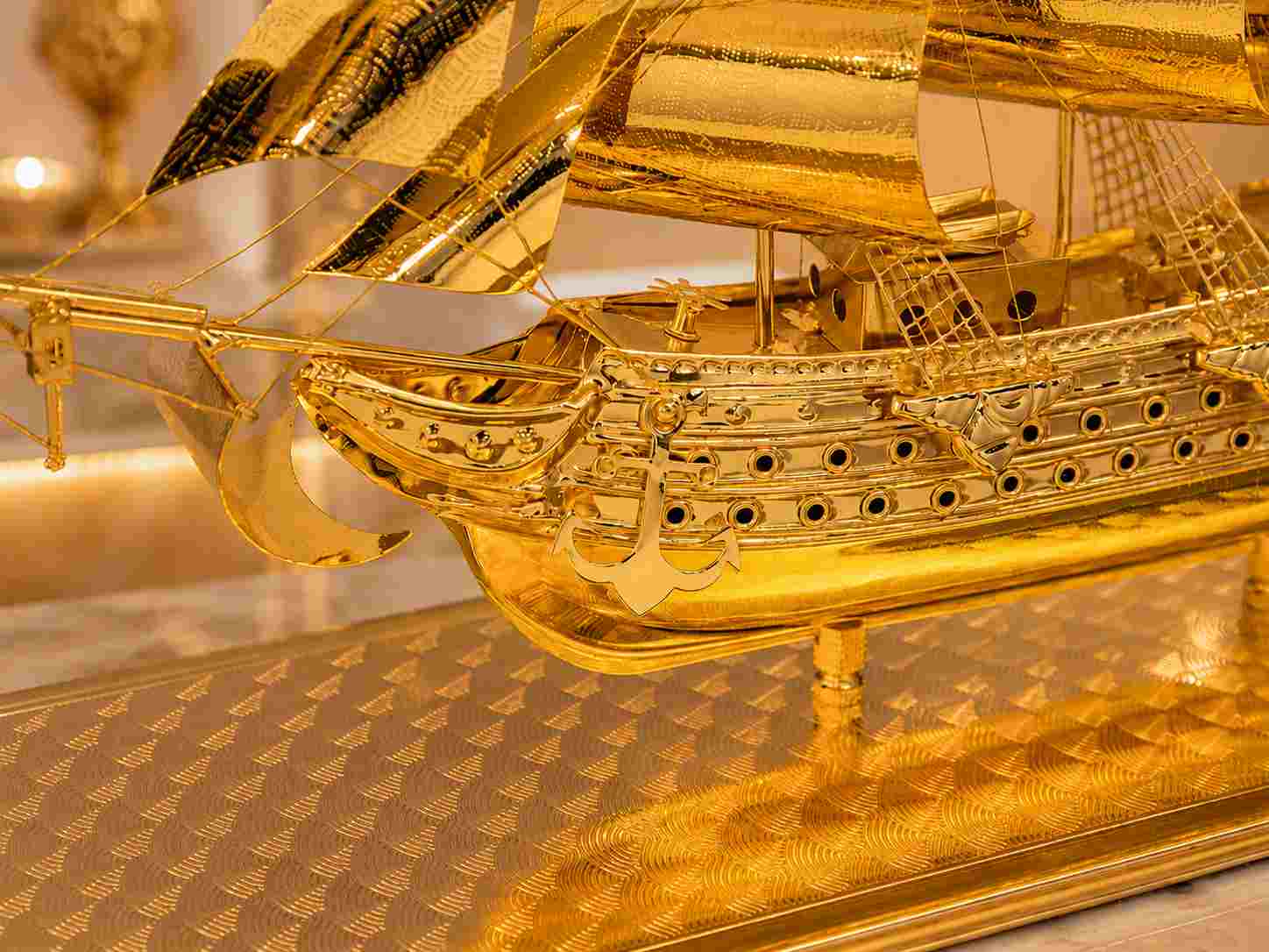 thuyền buồm phong thủy đồng mạ vàng