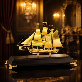 Nên đặt mô hình thuyền buồm mạ vàng hướng nào để hút lộc?