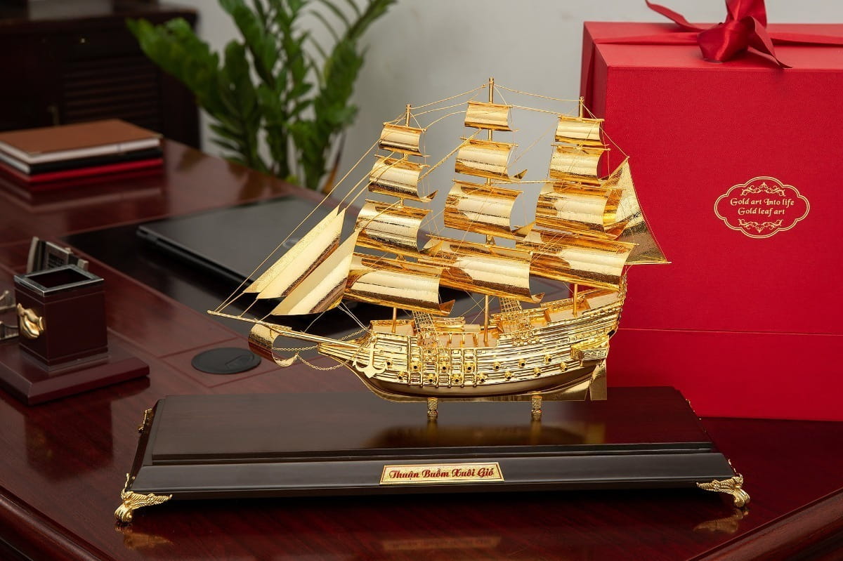 Mô hình thuyền đồng phong thuỷ thuận buồm xuôi gió để bàn mạ vàng 24k 