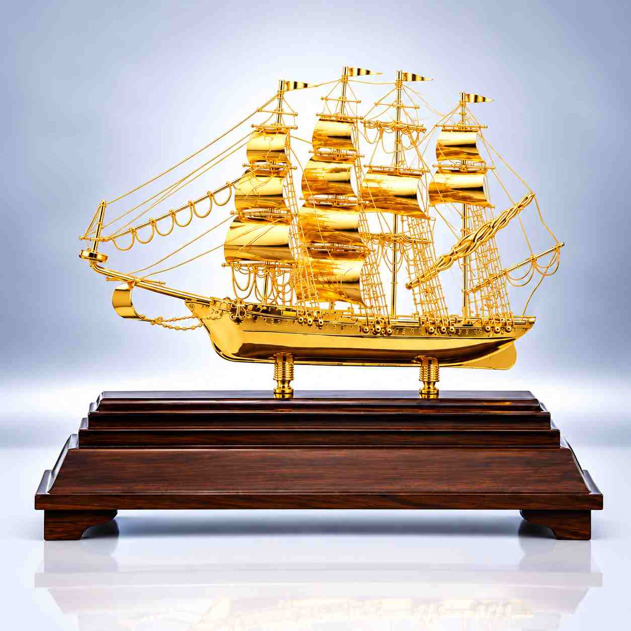 Thuyền mạ vàng 24k