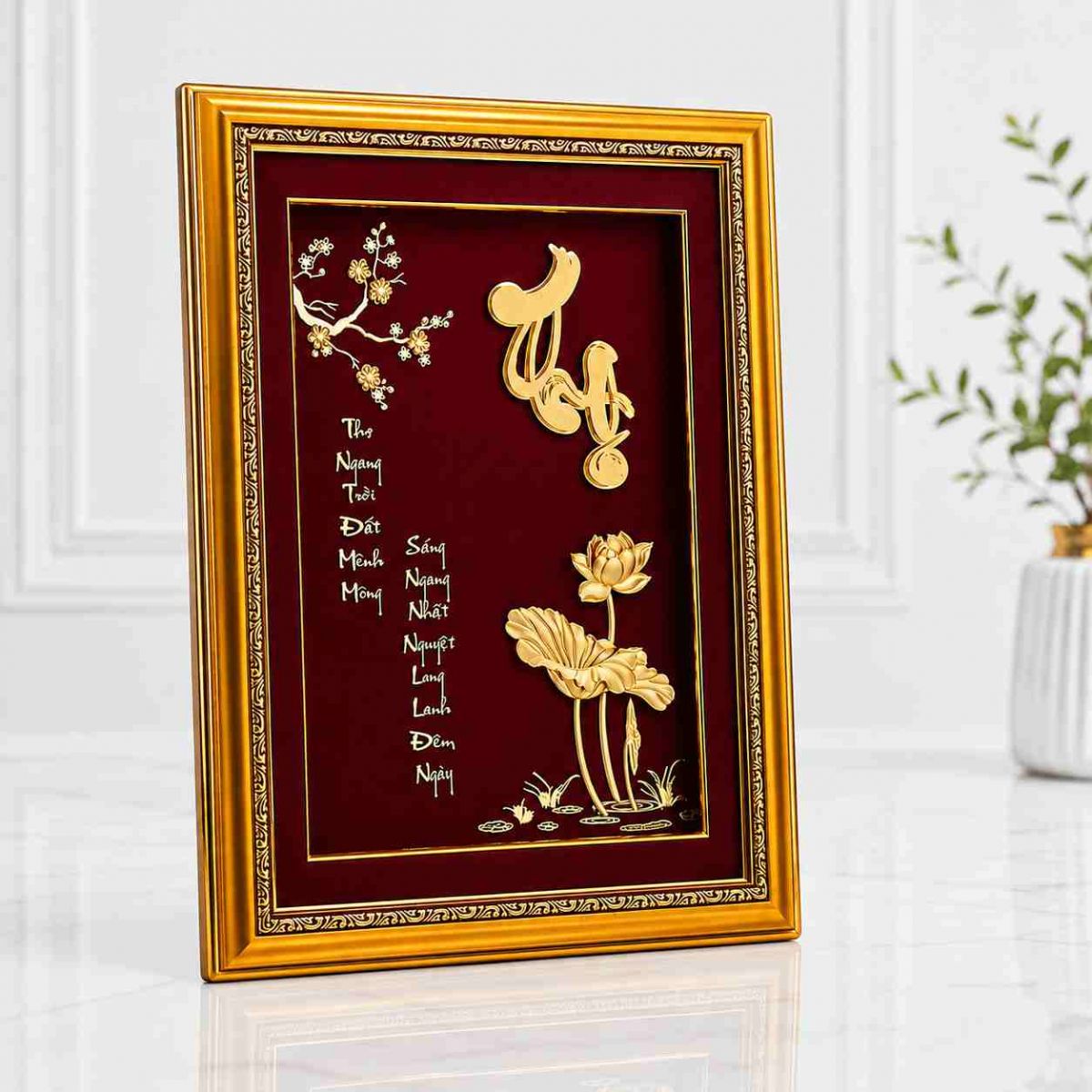 Tranh chữ Thư mạ vàng kết hợp hoa sen nền đỏ, khung vàng sang trọng