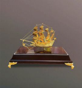 Mô hình thuyền buồm mạ vàng - quà tặng VIP 04
